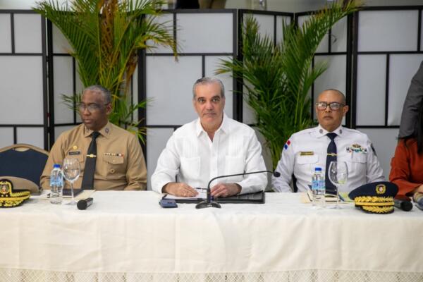 La sesión de trabajo se llevó a cabo en el Salón del Club de Oficiales del Palacio de la Policía Nacional. En ella se evalúan las tareas cumplidas hasta la fecha.