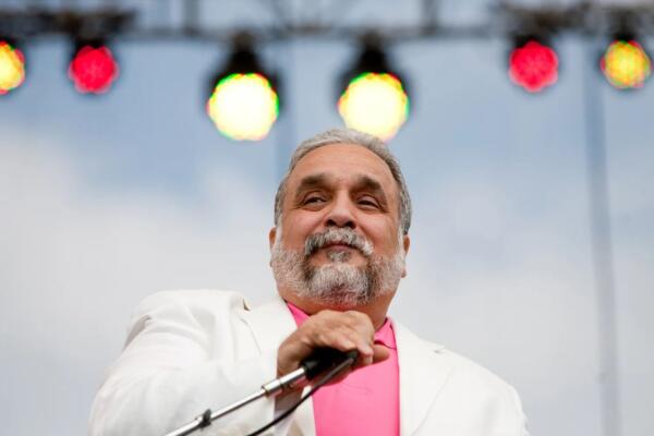 Willie Colón, cantautor y trombonista estadounidense. 