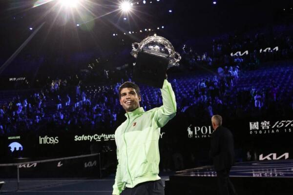 Carlos Alcaraz vence a Djokovic y hace historia en Australia
