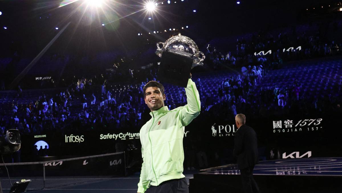 Carlos Alcaraz vence a Djokovic y hace historia en Australia