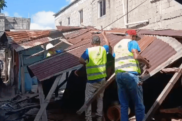 Autoridades construyen vivienda a envejeciente en municipio de Los Alcarrizos