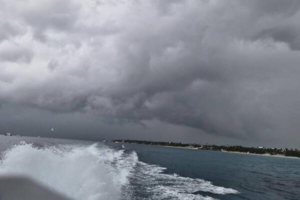 Pronostican fuerte oleaje y lluvias en RD por ciclón bomba en el Atlántico