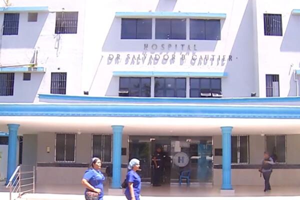 Médicos del Movimiento Médico Febrerista condenaron la forma en que fue destituido el director del Hospital Salvador B. Gautier, Armando Holguín.