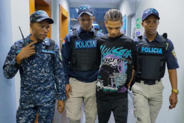 Los detenidos son identificados como José Luis Jiménez Acosta (a) “El Pote”, de 29 años; José Ángel Terrero (a) “Amarillo”, de 20 años, y Rancier Sánchez Adames, de 19 años.