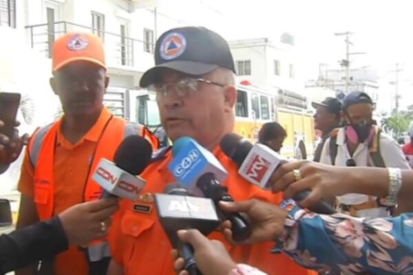 El subdirector del organismo de emergencia explicó que las brigadas han logrado avances significativos en las labores de extinción, gracias al trabajo conjunto de los cuerpos de bomberos.
