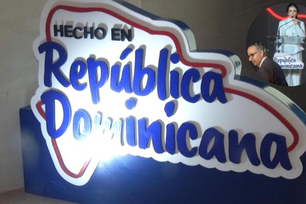 Autoridades del Ministerio de Industria, Comercio y Mipymes celebran el tercer aniversario del sello “Hecho en República Dominicana”, iniciativa que impulsa las exportaciones y fortalece el orgullo por la producción nacional.