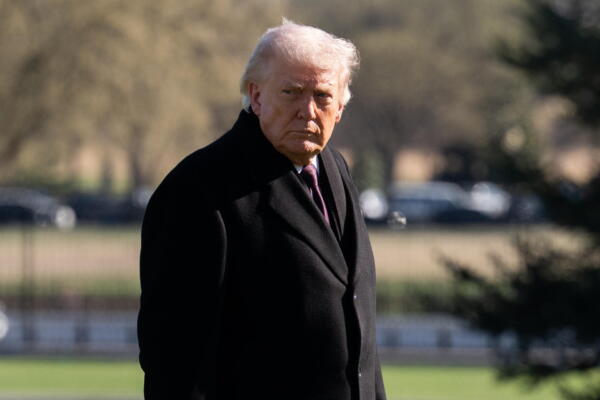 El presidente de EE.UU., Donald Trump. EFE/EPA/AARON SCHWARTZ / POOL