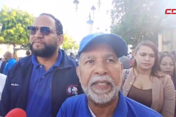 Durante la anifestación, el presidente de la ADP manifestó que la misma se extenderá si no reciben respuestas. 