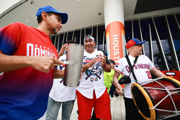 MIAMI, FLORIDA - MARCH 09: Fans enter the stadium to watch a game between Isreal and the Dominican Republic at loanDepot park on March 09, 2026 in Miami, Florida.   Carmen Mandato/Getty Images/AFP (Photo by Carmen Mandato / GETTY IMAGES NORTH AMERICA / Getty Images via AFP)