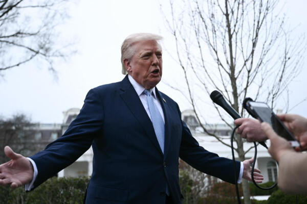Donald Trump descartó el viernes un acuerdo de alto el fuego con Irán, por considerar que Washington lleva ventaja en la guerra.