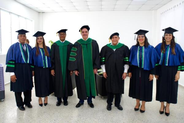 El presidente Luis Abinader junto a los 92 graduados del Recinto Sur de la Universidad ISA en Bohechío, provincia San Juan.