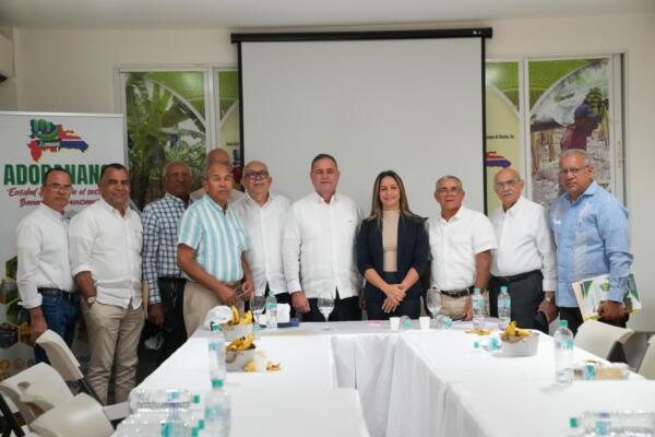 Ministro de Agricultura analiza impacto de la mecanización con productores de la Línea Noroeste