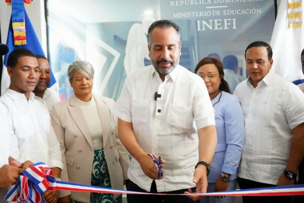 Alberto Rodríguez director ejecutivo del INEFI, deja inaugurada la nueva sede en San Pedro de Macorís