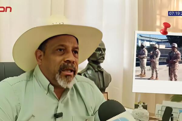 Militares dominicanos y agentes haitianos refuerzan la seguridad en el paso fronterizo de Dajabón ante las protestas de transportistas por las nuevas regulaciones municipales.