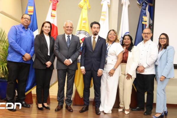 Especialistas de JICA y Salud Pública impulsan parto humanizado basado en evidencia para reducir cesáreas y mejorar la atención materna.