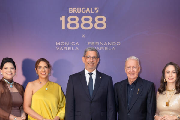 Brugal lanza una serie limitada de botellas creadas por Fernando y Mónica Varela, combinando arte y tradición en cada pieza.