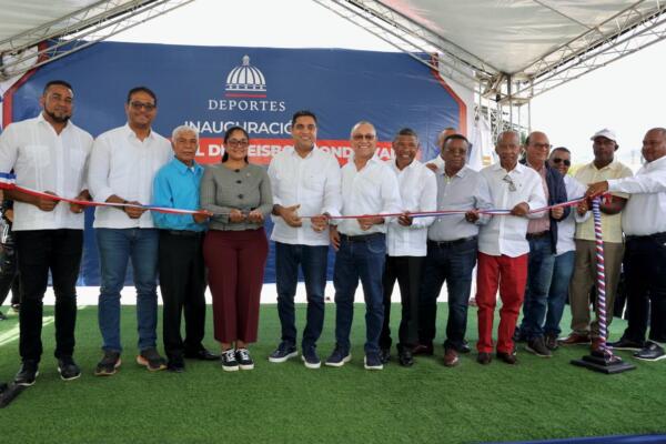 Cruz recordó que la obra forma parte de la política de fortalecimiento de la infraestructura deportiva del país, ejecutada por el Ministerio de Deportes con el apoyo del presidente Luis Abinader.

