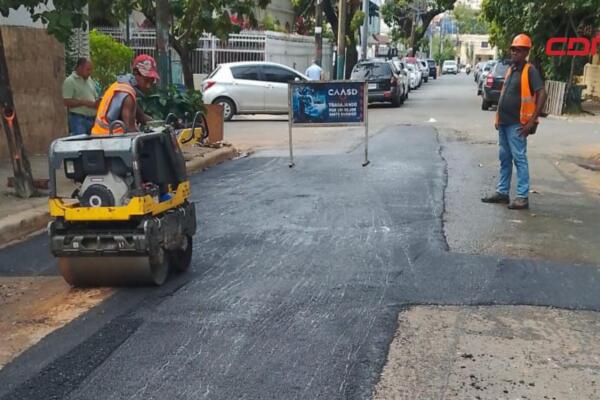 Caasd asfalta 5,000 m² en el Gran Santo Domingo.
