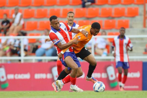Momento del partido que termino empate a cero entre Cibao y Delfines del Este.