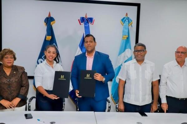 Hospital Mario Tolentino Dipp y Alcaldía de SDN firman alianza por la salud preventiva