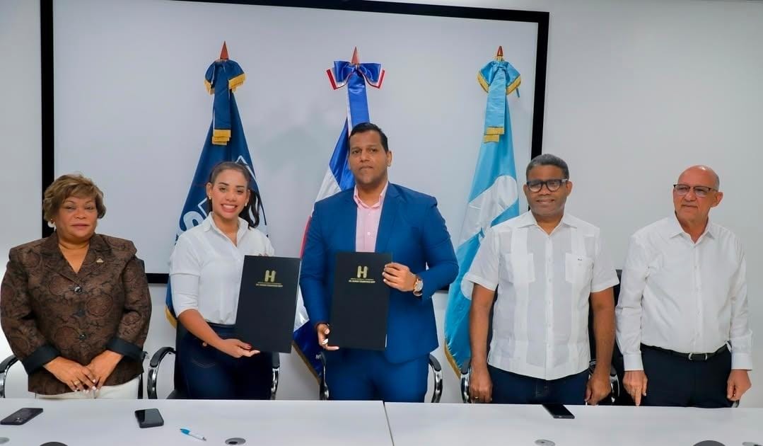 Hospital Mario Tolentino Dipp y Alcaldía de SDN firman alianza por la salud preventiva