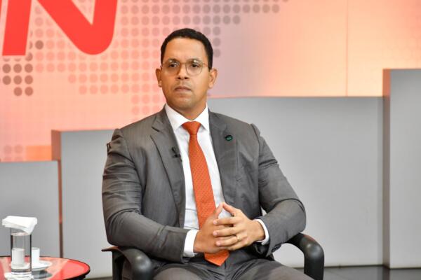 El cirujano bariátrico Héctor Sánchez Navarro calificó de alarmantes las cifras de la obesidad a nivel mundial. / foto: Danny Polanco