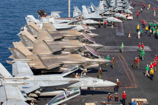 Estados Unidos continúa con el bombardeo de cientos de objetivos en Irán e Israel amplió el lunes sus ataques al Líbano. / foto: AFP