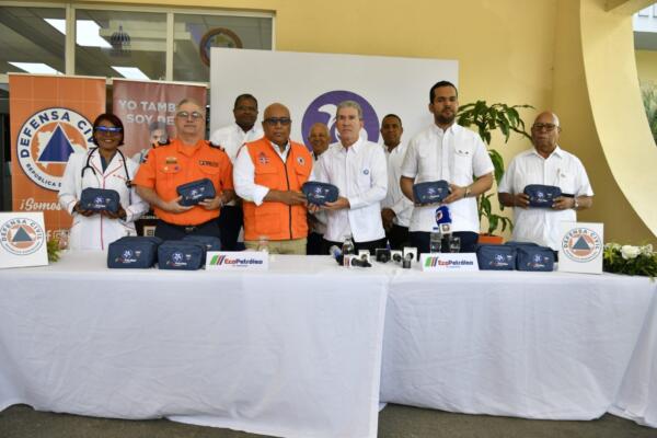 La Defensa Civil recibió kits de emergencia donados por Eco Petróleo para reforzar el operativo de Semana Santa 2026 / Foto: Dany Polanco