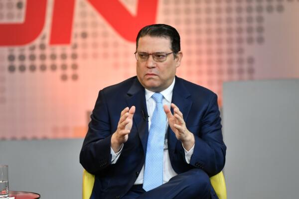Eduardo Sanz Lovatón afirmó que el gobierno de Luis Abinader “ha hecho mucho más” sin reformas fiscales. / foto: Félix de la Cruz