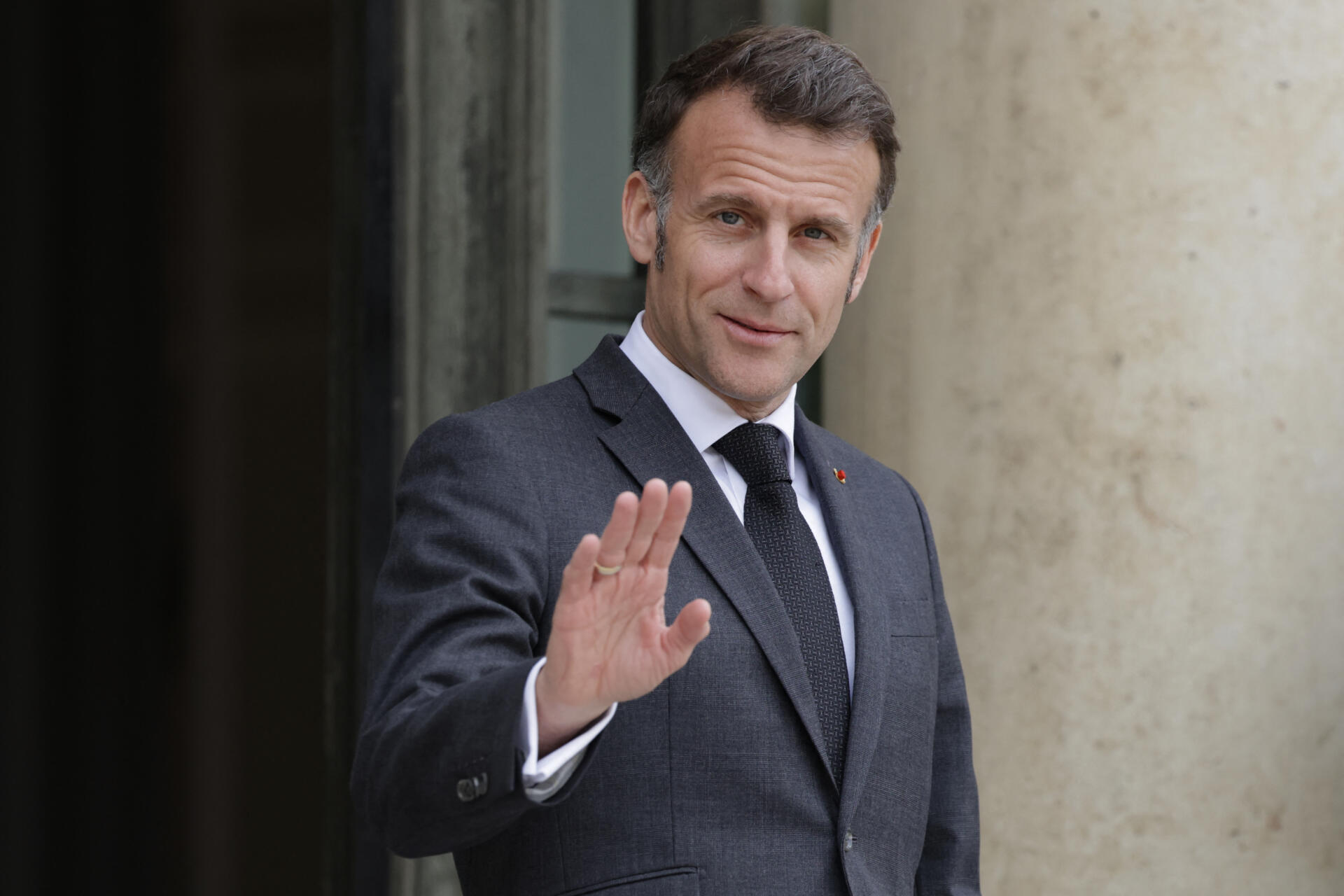 Macron insta a Irán a "comprometerse de buena fe en las negociaciones"