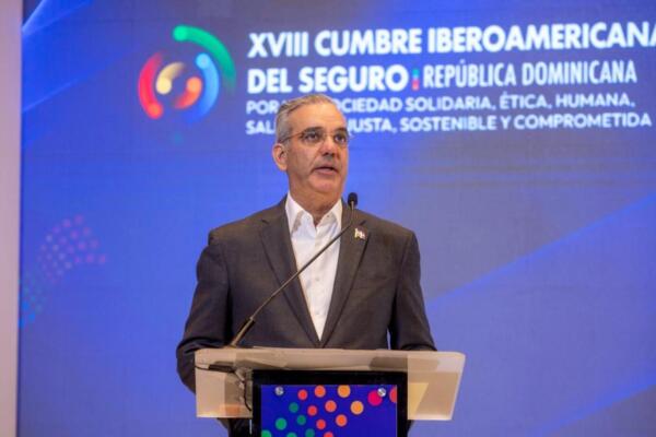 Presidente Luis Abinader en la décimo octava Cumbre Iberoamericana del Seguro en Santo Domingo.