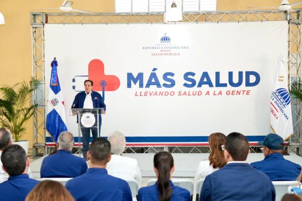 El ministro de Salud, Víctor Atallah, encabezó la jornada médica gratuita “Más Salud y Bienestar” en Puerto Plata.