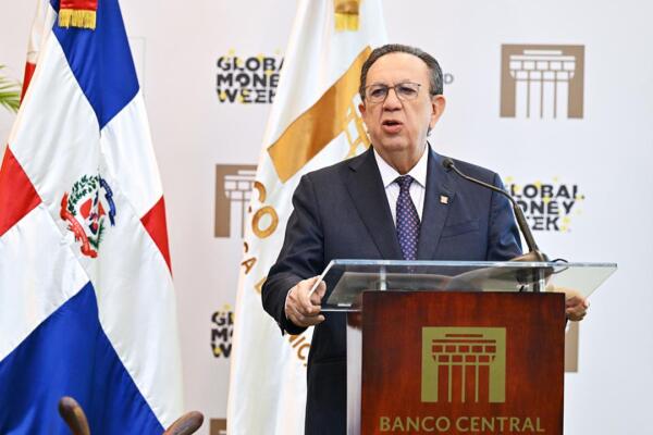 El gobernador del Banco Central, Héctor Valdez Albizu, inauguró la 12.ª Semana Económica y Financiera 2026 (#sefBCRD).