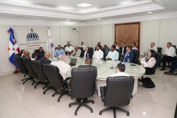 Las autoridades reiteraron que continuarán monitoreando la evolución del escenario internacional y mantendrán una coordinación permanente con los agentes del sistema eléctrico.