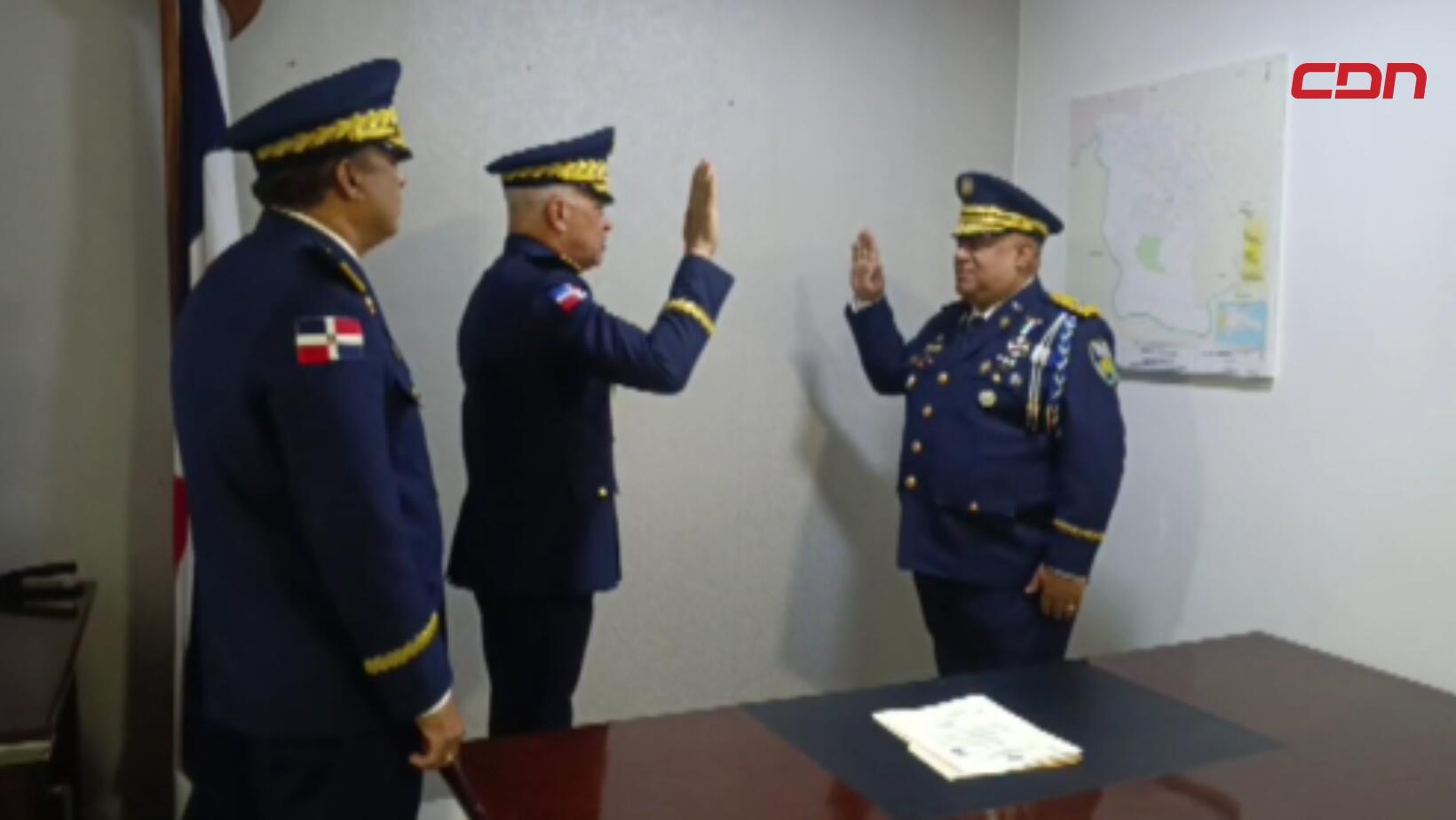 Juramentan directores policiales