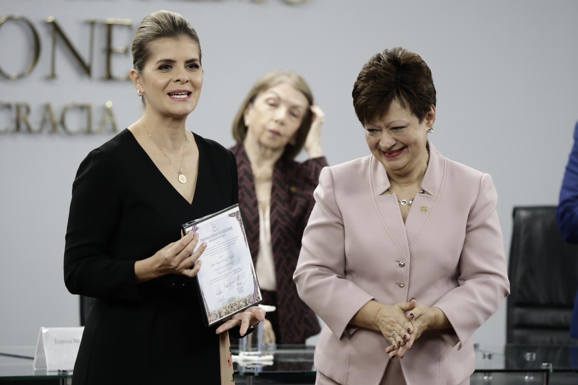 Laura Fernández recibe la credencial de presidenta electa en Costa Rica
