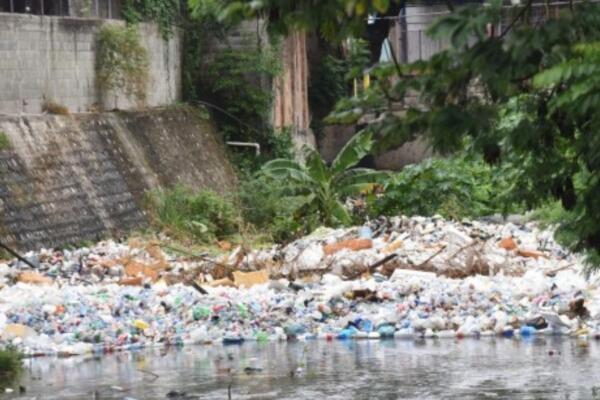 Los comunitarios del sector Herrera aseguraron que la situación representa una amenaza constante para decenas de familias que habitan cerca de la cañada.