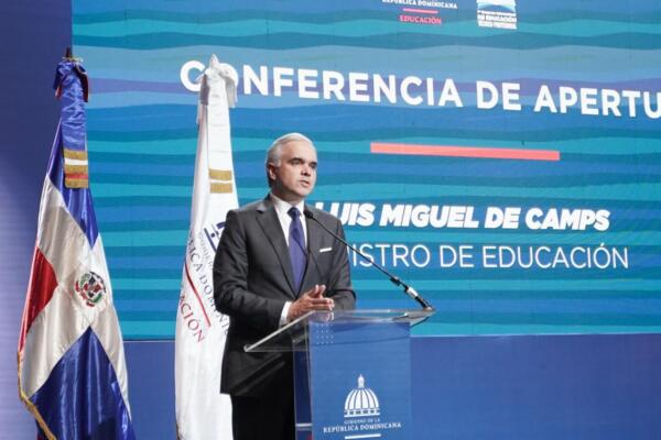 Luis Miguel De Camps, ministro de Educación.