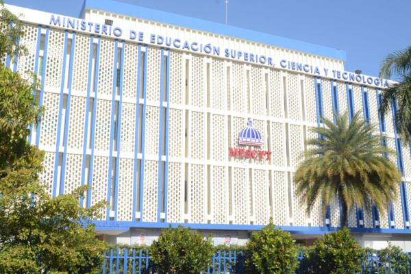 Las becas nacionales cubren carreras de técnico superior, grado y posgrado en universidades acreditadas del país, con prioridad en áreas STEM y Steam.