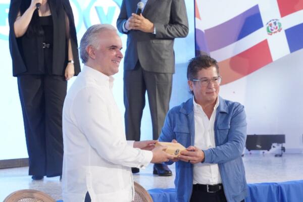 Minerd recibe de RTVD serie educativa “Trinitarios” para fortalecer la enseñanza de la historia patria 