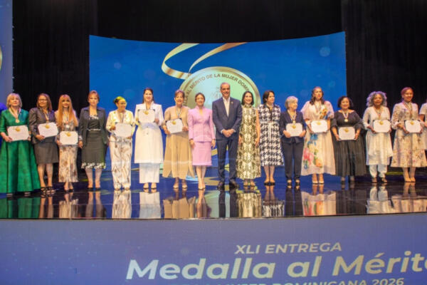 Otorgan medalla al mérito a 22 dominicanas por sus aportes al desarrollo nacional