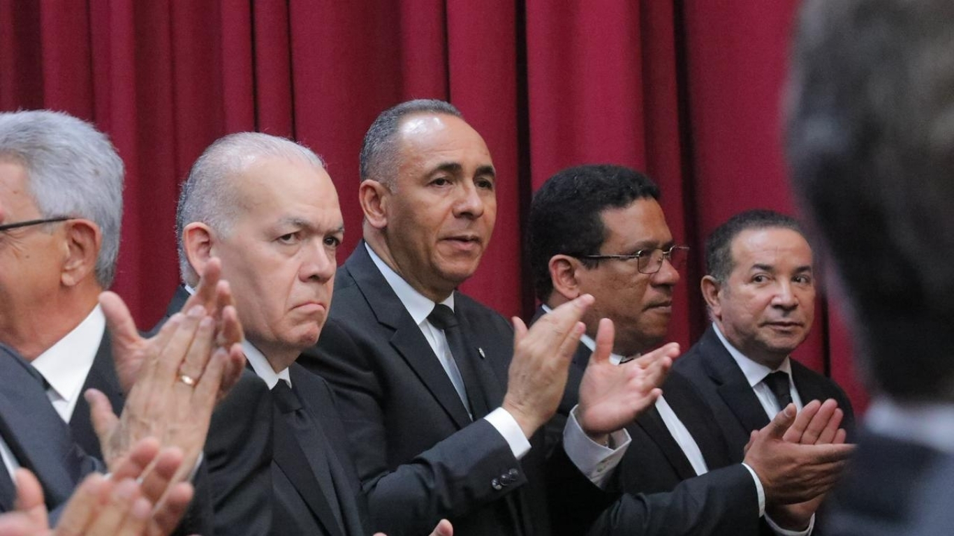 La DGA trabaja en un proyecto para que los pagos de impuestos y tasas aduanales sean pagados, también, con tarjetas de débito y de crédito.