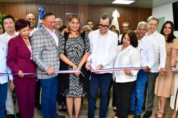 Ministro de Trabajo inaugura nueva oficina en La Romana