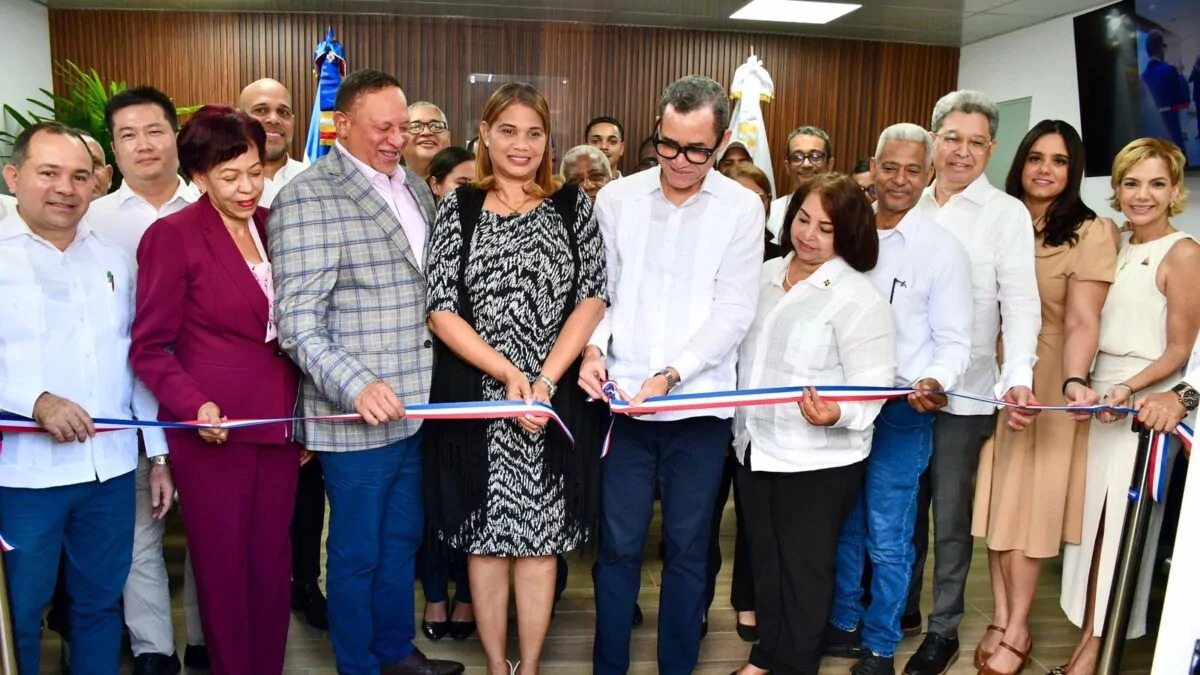 Ministro de Trabajo inaugura nueva oficina en La Romana