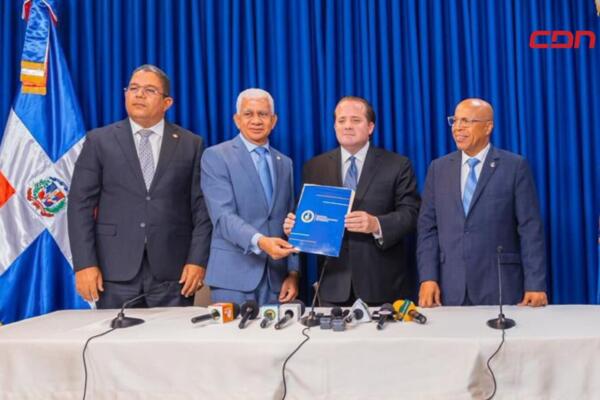 PRM propone ley para blindar partidos y financiamiento.
