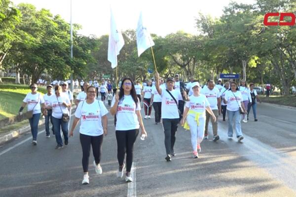 Participantes de la caminata parroquial 3k de la Arquidiócesis de Santiago. Foto: CDN Digital
