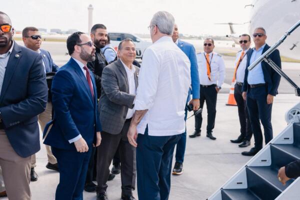 Abinader arribó al Aeropuerto Internacional de Miami a las 2:24 de la tarde (hora de Miami), para un para participar en la cumbre presidencial con Trump.