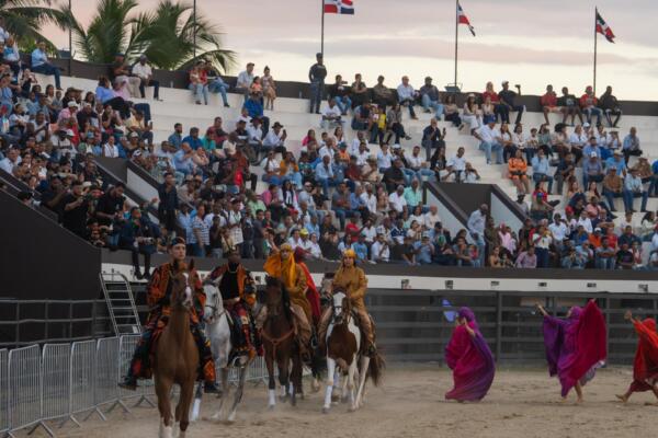 Travesía World Show llega a la inauguración de la feria agropecuaria.
