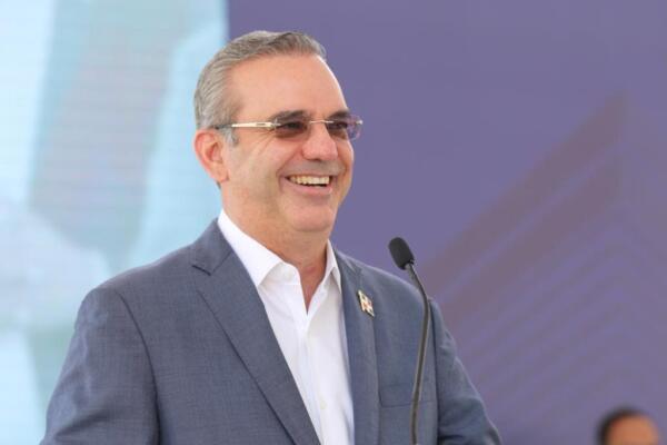 Presidente Abinader posiciona a RD como ejemplo democrático global