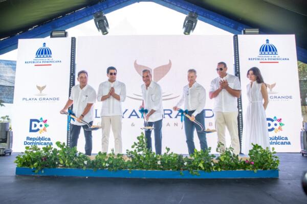 Abinader anuncia aeropuerto privado en Playa Grande y una inversión de mil millones para desarrollo residencial y turístico.